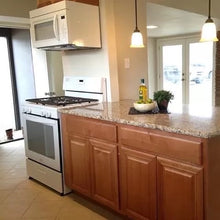 Load image into Gallery viewer, PENDING Mid-Century Modern 4/2/2 w/in-law,AIRBnB or subdivide Possibilities Have a unique chance to own an amazing flat roof 4/2/2 on a huge corner lot