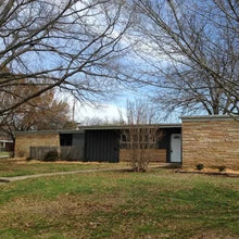 Load image into Gallery viewer, PENDING Mid-Century Modern 4/2/2 w/in-law,AIRBnB or subdivide Possibilities Have a unique chance to own an amazing flat roof 4/2/2 on a huge corner lot