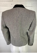 Load image into Gallery viewer, 1980’s Evan Picone black &amp; white houndstooth blazer with velvet collar size 8.
